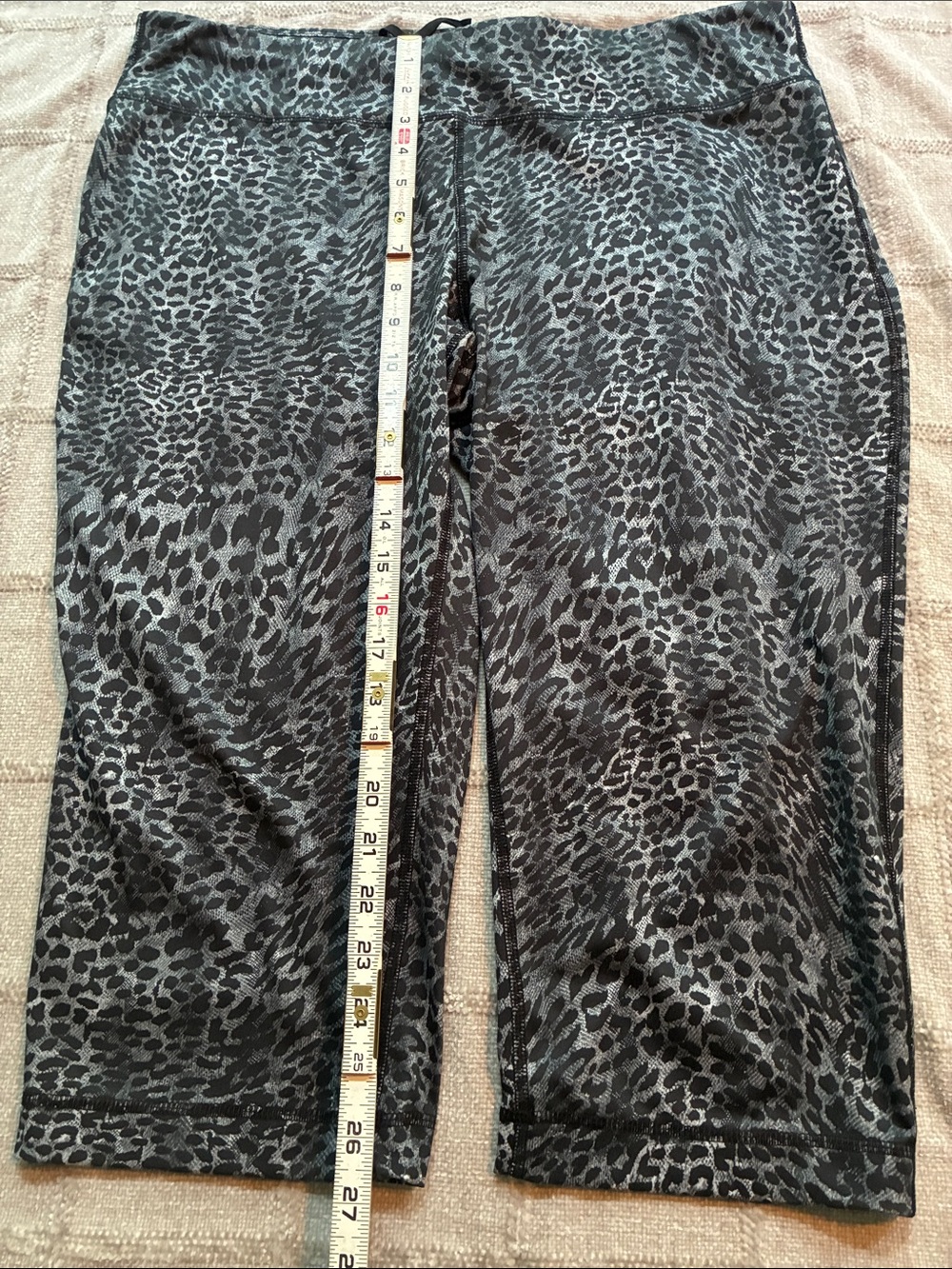 Danskin Now Black and Gray Leopard Capri Leggings
